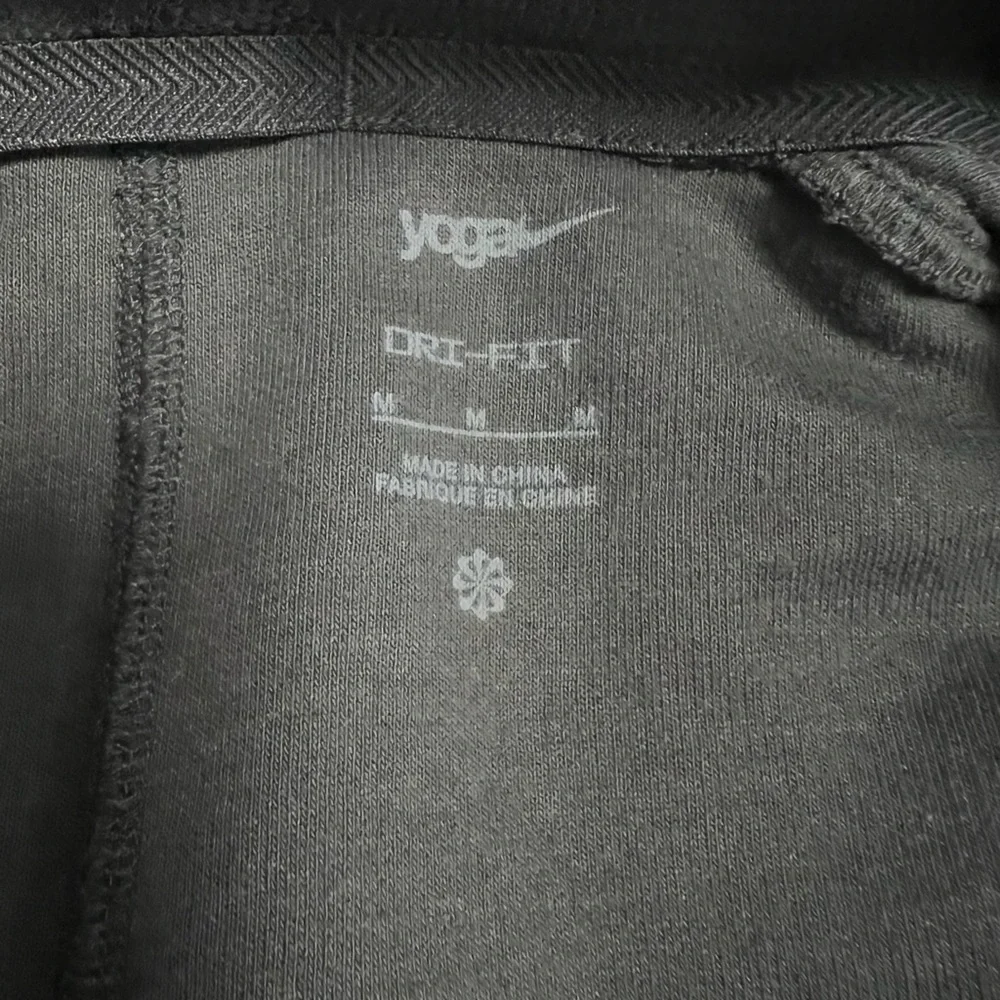 NIKE Yoga Dri-Fit Hooded Black Sweatshirt Size M Women